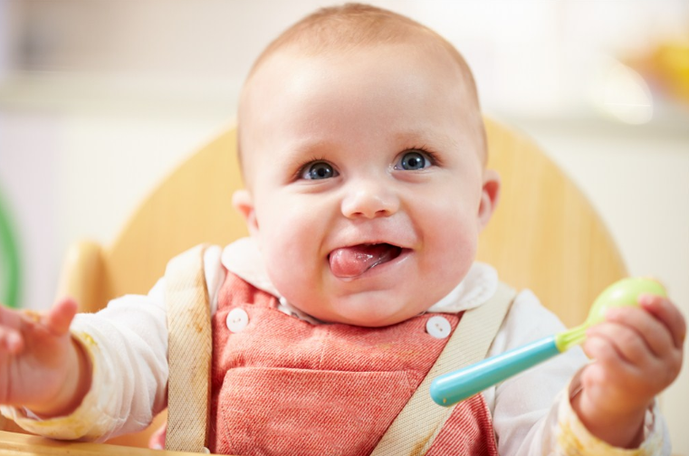 哺乳妈妈生气了是不是不能给宝宝吃奶 生气了奶水有毒是真的吗