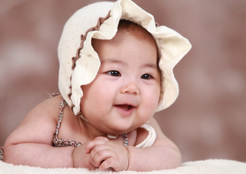 如何判断新生儿是双眼皮 为什么宝宝有时候是单眼皮有时候是双眼皮